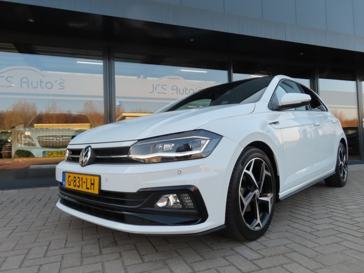 Volkswagen Polo - 1.0 TSI R-Line Ecc Acc Led Pano 17 Inch 2x Pdc 2019 - AutoWereld.nl