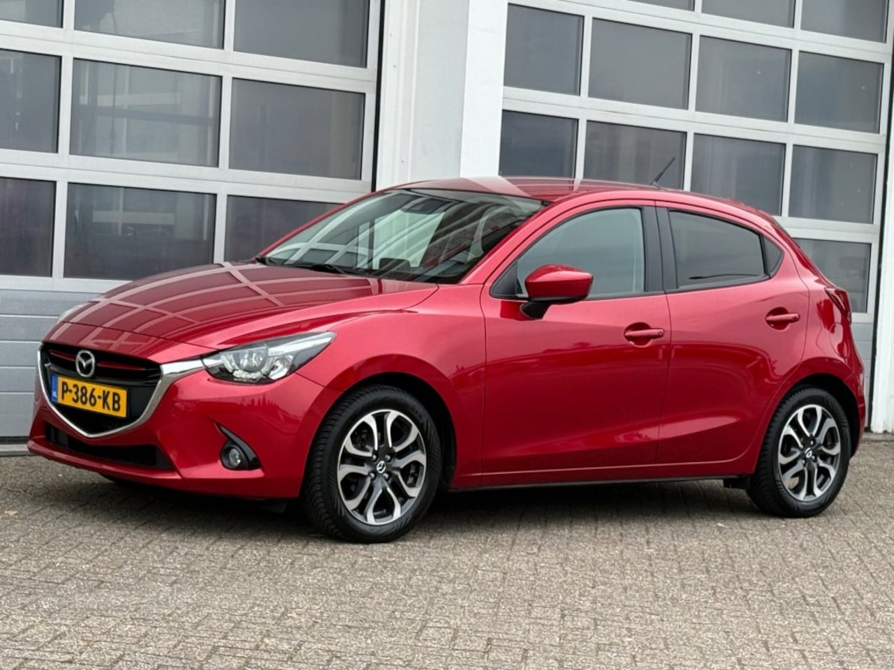 Mazda 2 - 1.5 Skyactiv-G 90Pk GT-M Navi Apple Carplay Clima Trekhaak - AutoWereld.nl
