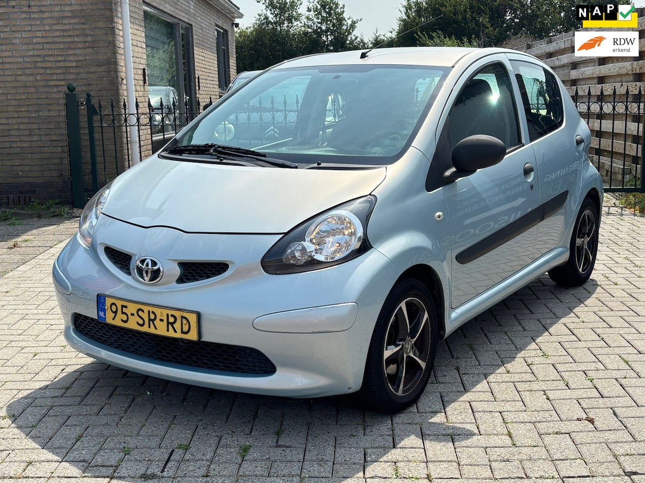 Toyota Aygo - 1.0-12V | 5drs | lange apk keuring | rijd en schakelt goed ! vaste prijs !!! - AutoWereld.nl