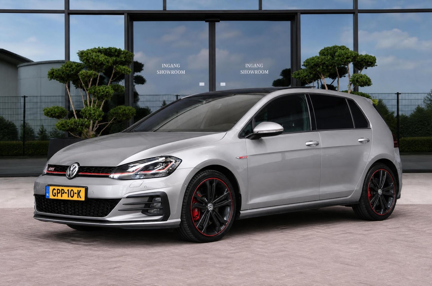Volkswagen Golf - 2.0 TSI GTI Performance PANO | LED | CARPLAY - AutoWereld.nl