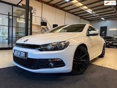 Volkswagen Scirocco - 1.4 TSI 160 PK Dealer onderhouden R-line Carplay Subwoofer Parkeersensoren 18'LM