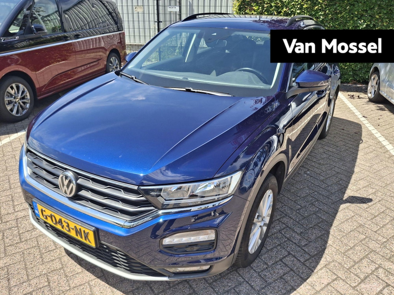 Volkswagen T-Roc - 1.5 TSI Style | ACHTERUITRIJCAMERA | TREKHAAK | NAVIGATIE | APPLE CARPLAY / ANDROID AUTO | - AutoWereld.nl