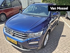 Volkswagen T-Roc - 1.5 TSI Style | ACHTERUITRIJCAMERA | TREKHAAK | NAVIGATIE | APPLE CARPLAY / ANDROID AUTO |