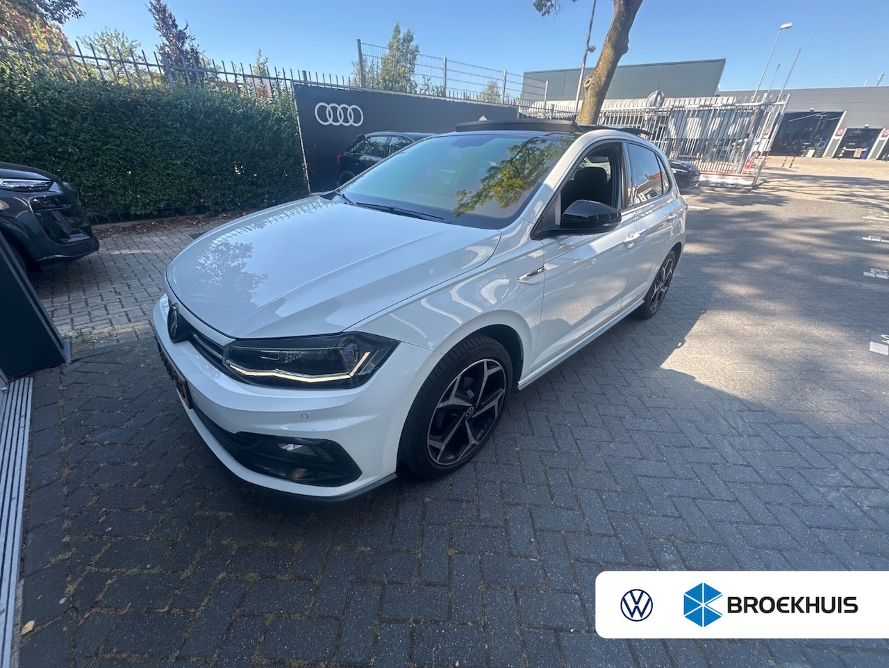 Volkswagen Polo - 1.0 TSI 95PK R-LINE | PANORAMADAK | STOELVERW. | CAMERA | APP. CONNECT | NAVIGATIE | FULL - AutoWereld.nl