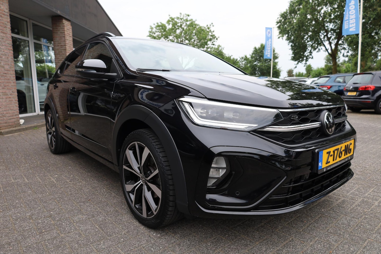 Volkswagen Taigo - 1.5 TSI R-Line TREKHAAK STOELVERW. IQ-LIGHT/DRIVE CAMERA CARPLAY ACC NAVI DAB DIGITAL-DASH - AutoWereld.nl