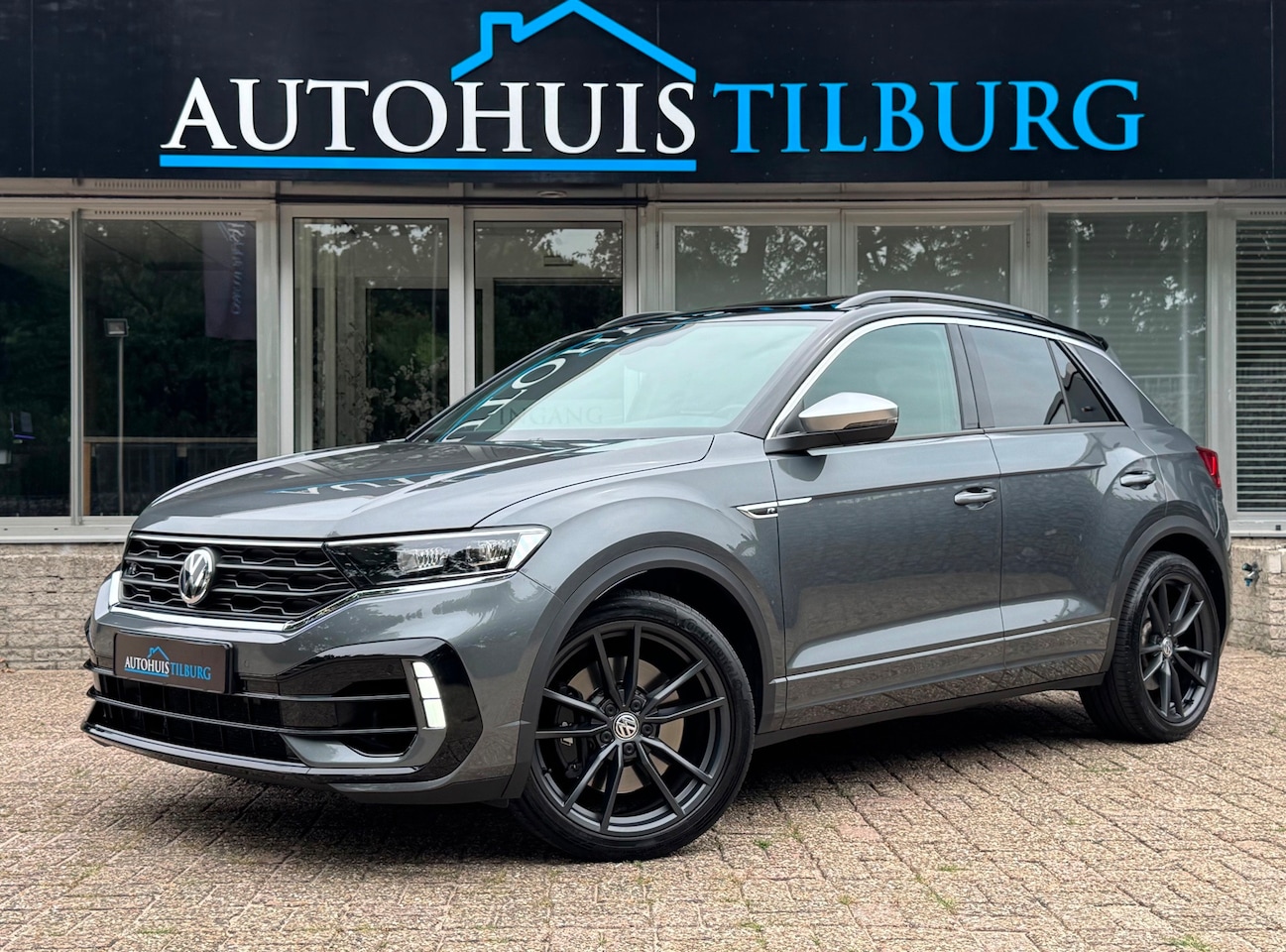 Volkswagen T-Roc - 2.0 TSI 4Motion R Pano Akra Leder - AutoWereld.nl