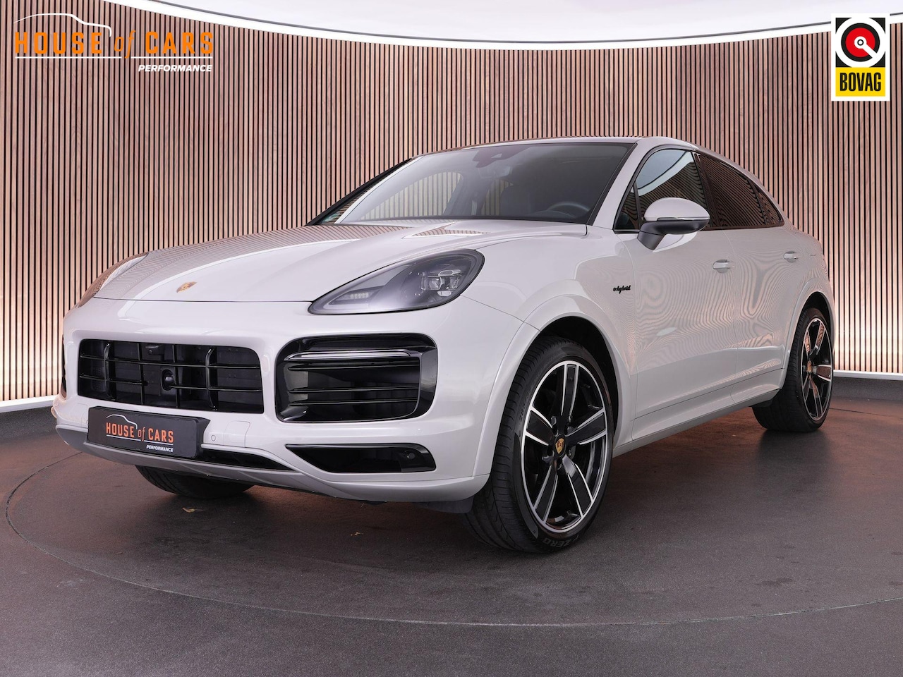 Porsche Cayenne - 3.0 E-Hybrid |sportdesign|krijt|panoramadak|Bose|PASM|sportuitlaat|memory|Apple Carplay|bl - AutoWereld.nl