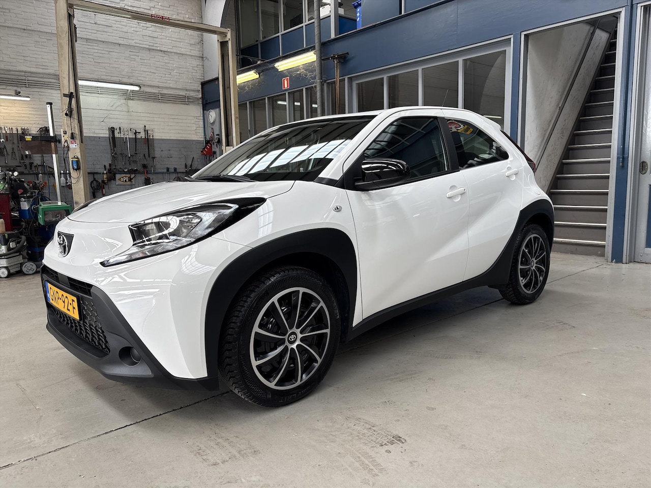 Toyota Aygo X - 1.0 VVT-i MT 72pk Play | Apple carplay / Android auto | Airco | Camera | Cruise control | - AutoWereld.nl