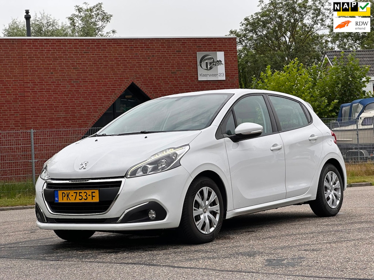 Peugeot 208 - 1.2 PureTech Blue Lease 5DR*Navigatie*Cruise*Dealer onderhouden*Airco*NAP* - AutoWereld.nl