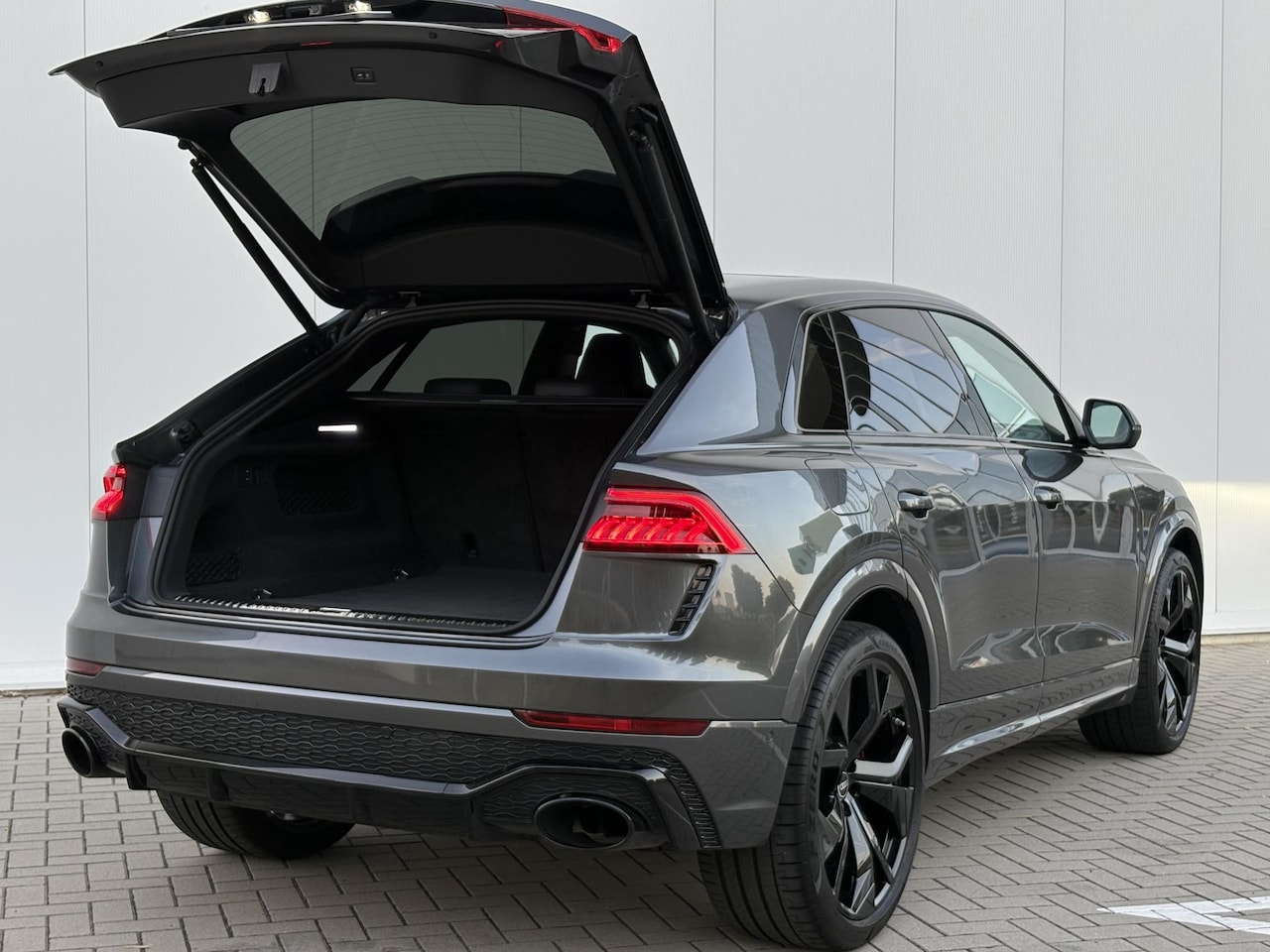 Audi Q8 - 4.0 TFSI RS Q8 quattro | 726 PK | KERAMISCHE REMMEN | DAYTONA GREY | PANO | CARBON | BTW