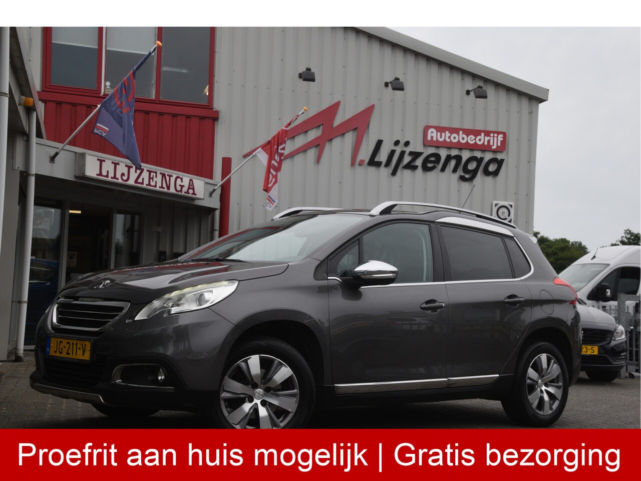 Peugeot 2008 - 1.2 PureTech Allure Navi | LMV | PDC | Bluetooth | Half leer | Trekhaak - AutoWereld.nl