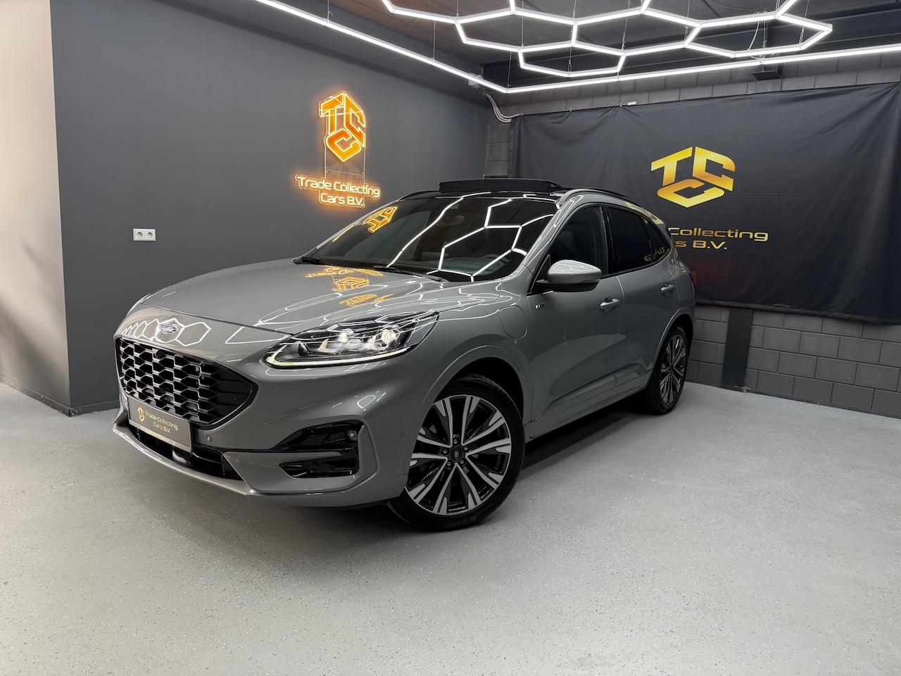 Ford Kuga - 2.5 PHEV ST-Line X PANO-HUP-KEYLESS-360CAM-B&O-LEER-STUURVERWARMING-RUITVERWARMING-STOELVE - AutoWereld.nl