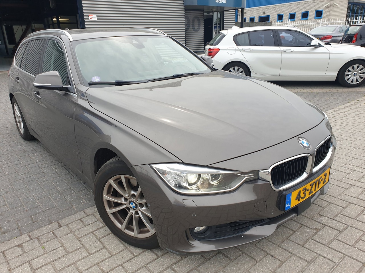 BMW 3-serie Touring - 320i High Executive 320i High Executive - AutoWereld.nl