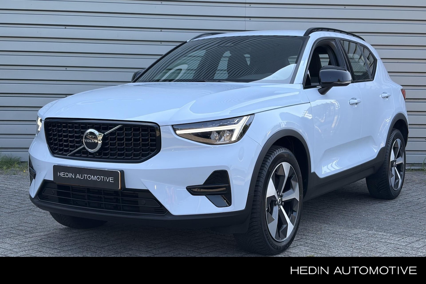 Volvo XC40 - 2.0 B4 Plus Dark | 2.000 kg trekgewicht | ALL Season banden |  Adaptieve Cruise Control | - AutoWereld.nl