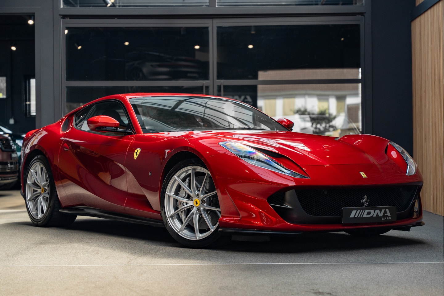 Ferrari 812 Superfast - 6.5 V12 HELE - AutoWereld.nl