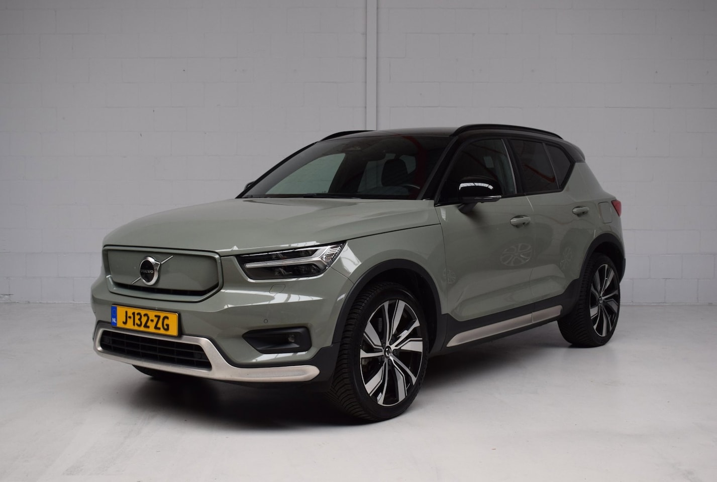 Volvo XC40 - Recharge P8 300KW AWD R-Design SOH 95% / ORG.NED & 1e EIG / HARMAN-KARDON / LEER / 360CAME - AutoWereld.nl