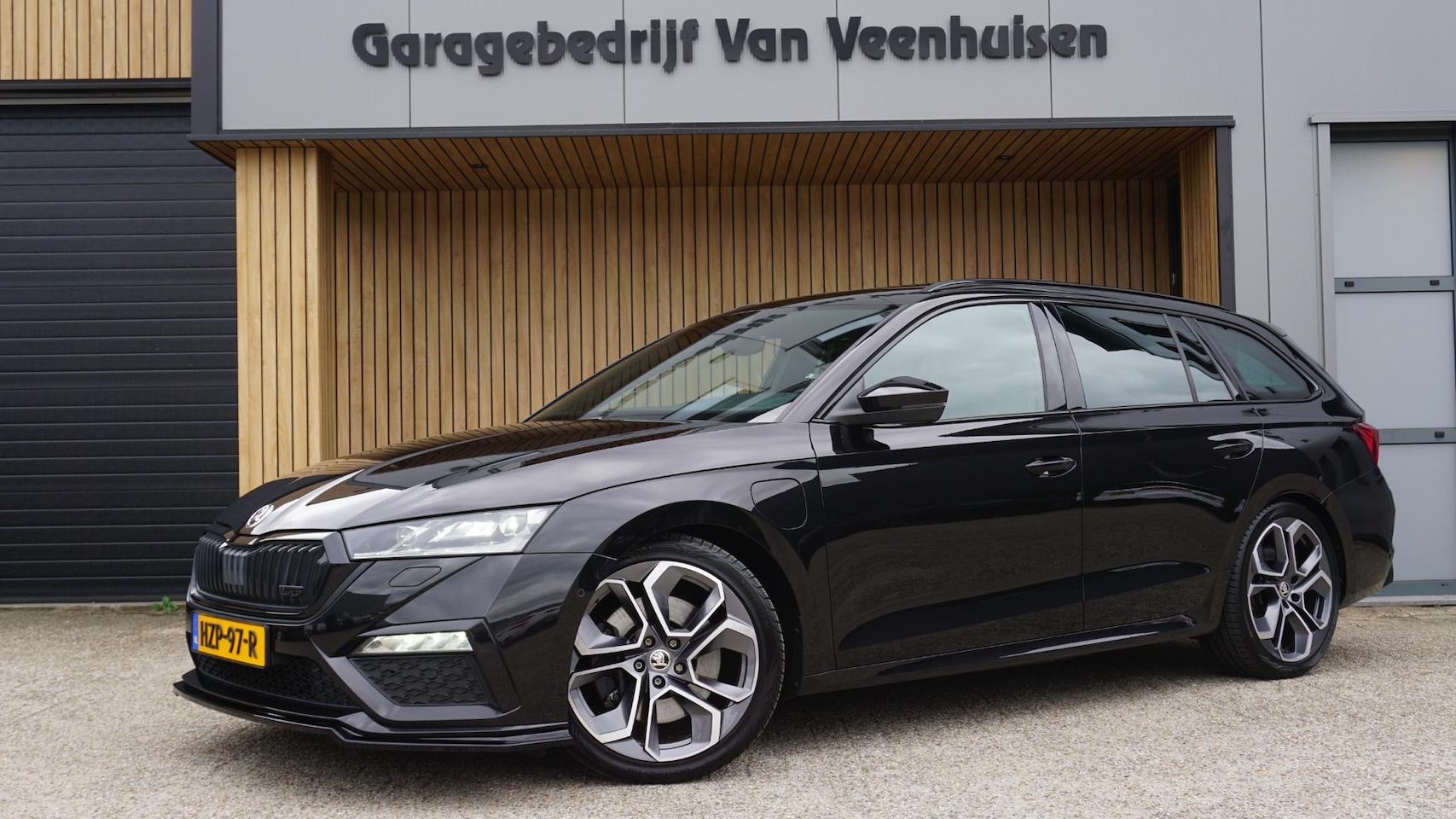 Skoda Octavia Combi - 1.4 TSI 245pk RS iV PHEV Pano Cruise HUD Canton *Black optik* stuurverw Virtual Keyless 19 - AutoWereld.nl