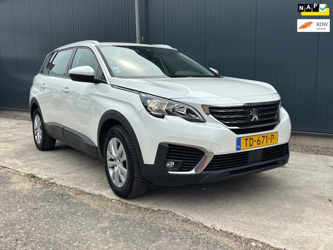 Peugeot 5008 - 1.2 PureTech Blue Lease Executive 1.2 PureTech Blue Lease Executive - AutoWereld.nl