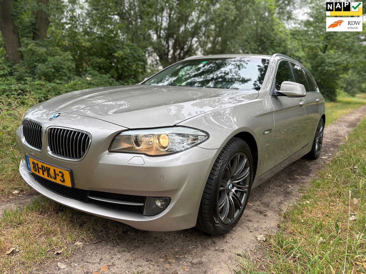 BMW 5-serie Touring - 523i Executive Automaat/Nette auto!/NEW APK/Navi/P.sensor! - AutoWereld.nl