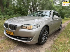 BMW 5-serie Touring - 523i Executive Automaat/Nette auto/NEW APK/Navi/P.sensor