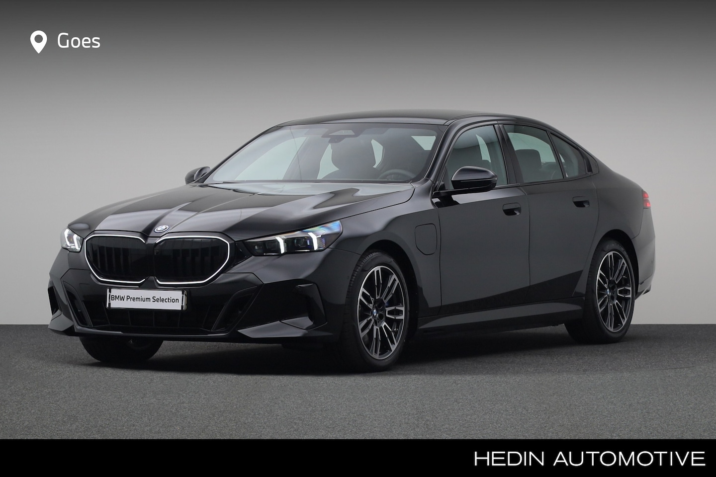 BMW 5-serie - 550e xDrive | M Sportpakket | Stuurwielrand verwarmd | Comfort Access | Glazen panoramadak - AutoWereld.nl