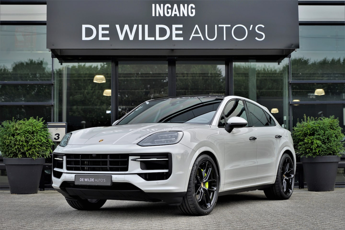 Porsche Cayenne Coupé - 3.0 E-Hybrid SportDesign Krijt TV-scherm Achterasbesturing Sportuitlaat Pano HD-Matrix Bos - AutoWereld.nl