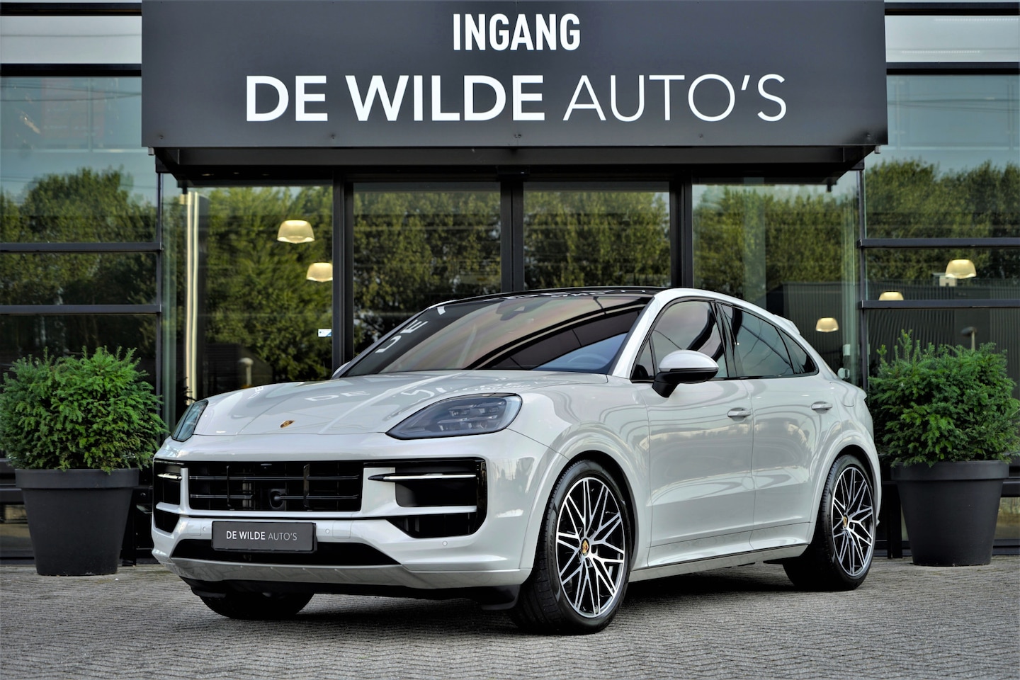 Porsche Cayenne Coupé - 3.0 E-Hybrid SportDesign Krijt SoftClose Achterasbesturing Pano Head-up Innodrive PDCC 18- - AutoWereld.nl