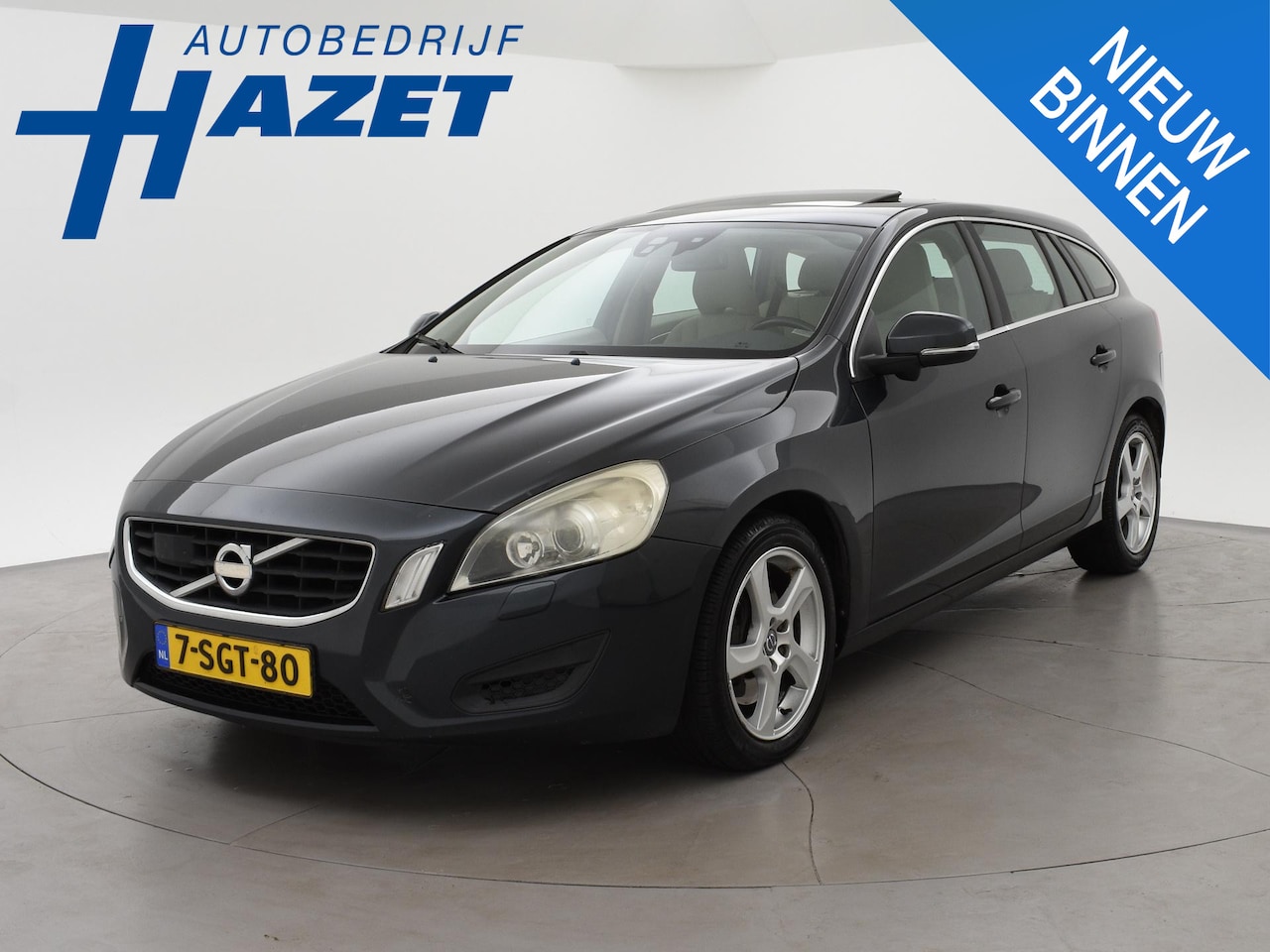 Volvo V60 - 2.4 D5 205 PK AUT. + SCHUIFDAK | BLIS | MOMENTUM | SAVILE GREY - AutoWereld.nl