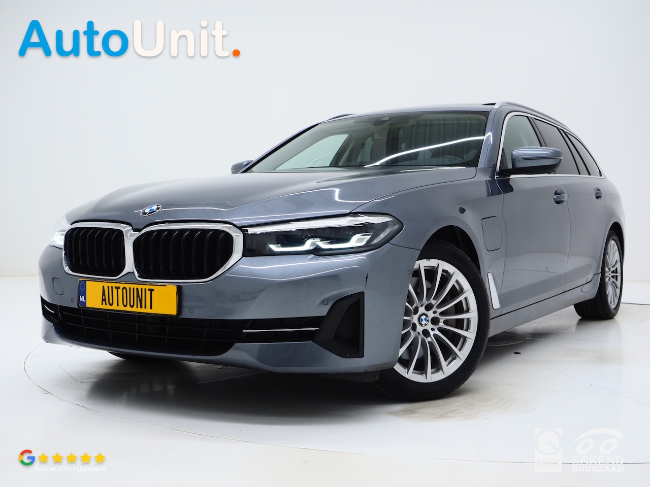 BMW 5-serie Touring - 530e | Panoramadak | Leder | Camera | Sfeerlicht | Keyless | Stoelverwarming | Cruise | Ca - AutoWereld.nl