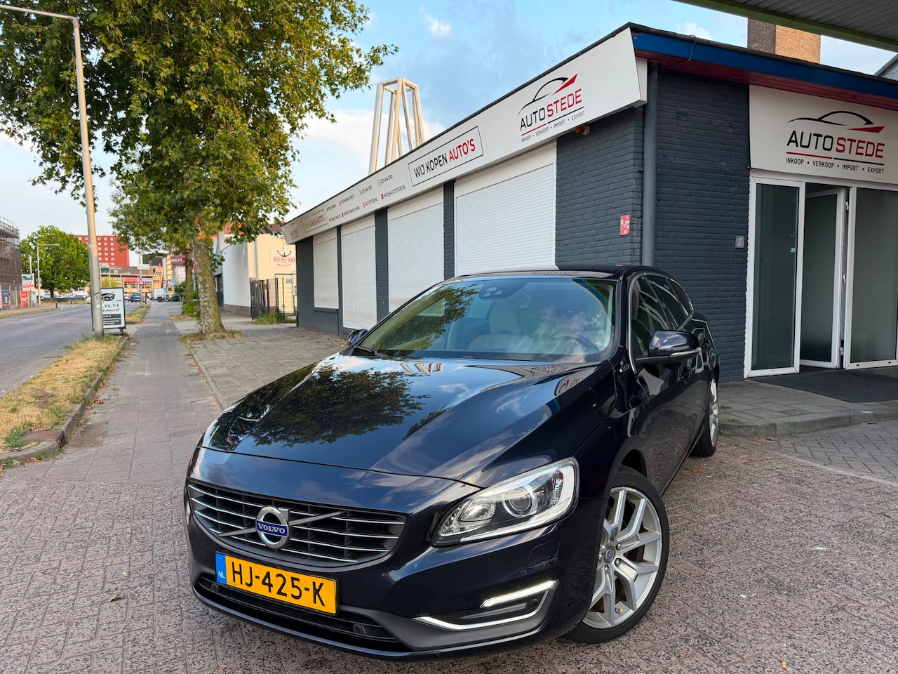 Volvo V60 - 2.4 D6 Twin Engine R-Design 2.4 D6 Twin Engine R-Design - AutoWereld.nl