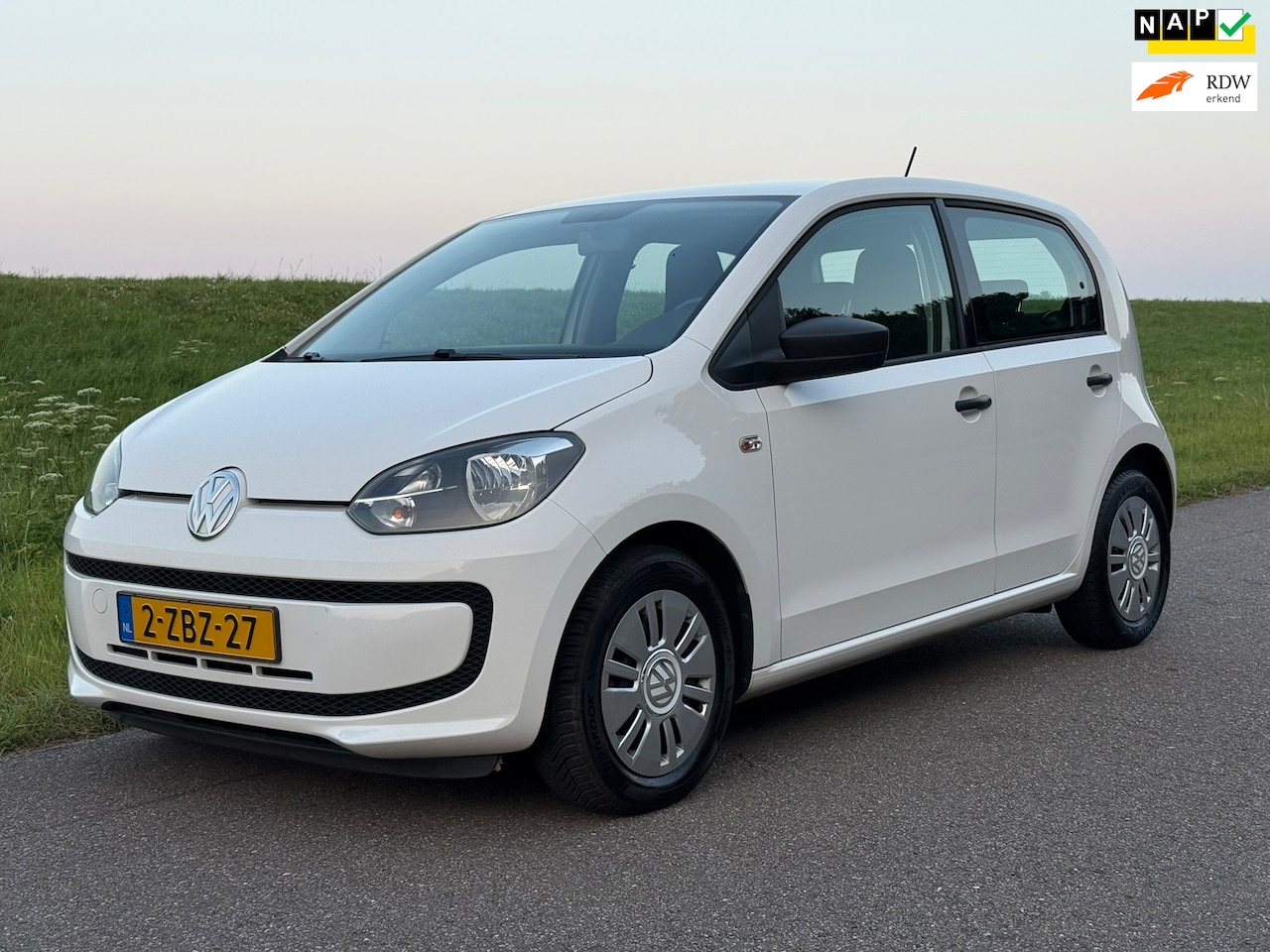 Volkswagen Up! - 1.0 take up! BlueMotion | Airco | Dealer onderhouden | NAP - AutoWereld.nl