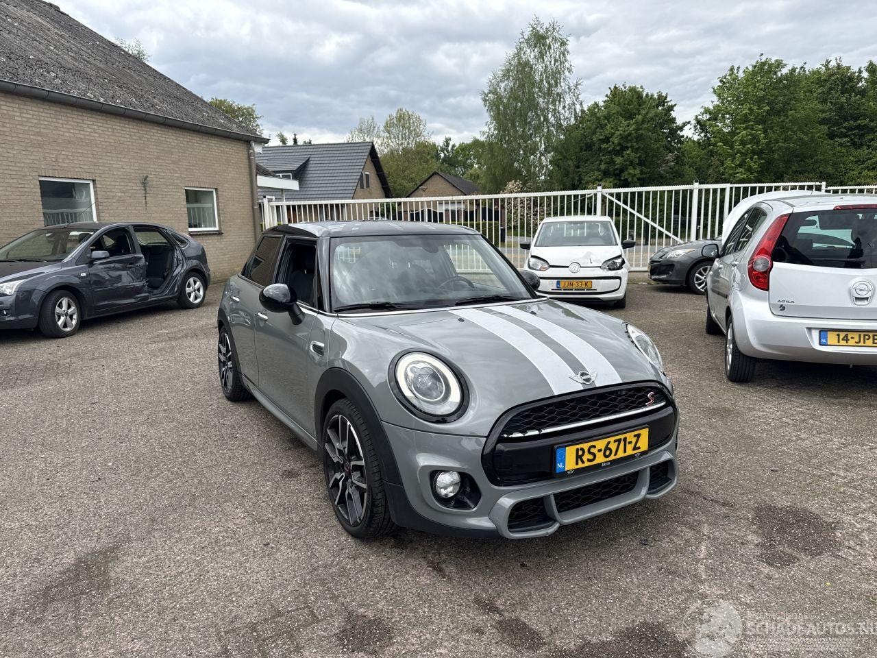 MINI Cooper - 1.5 Cooper Chili Serious Business John Cooper Works REST BPM €900,-!!! - AutoWereld.nl