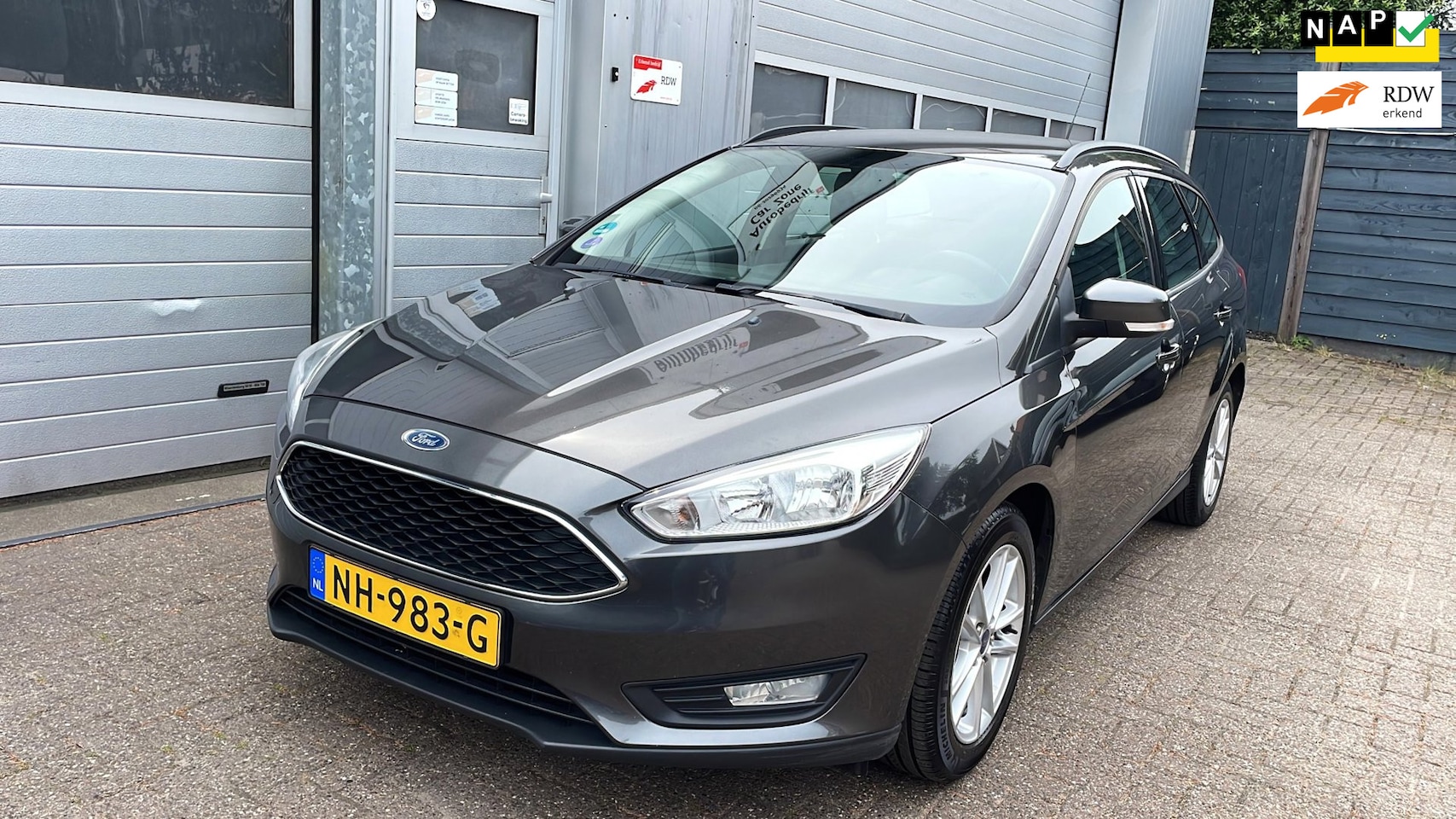 Ford Focus Wagon - 1.0 Trend 2017-Navi-Airco-Cruise-Trekhaak - AutoWereld.nl