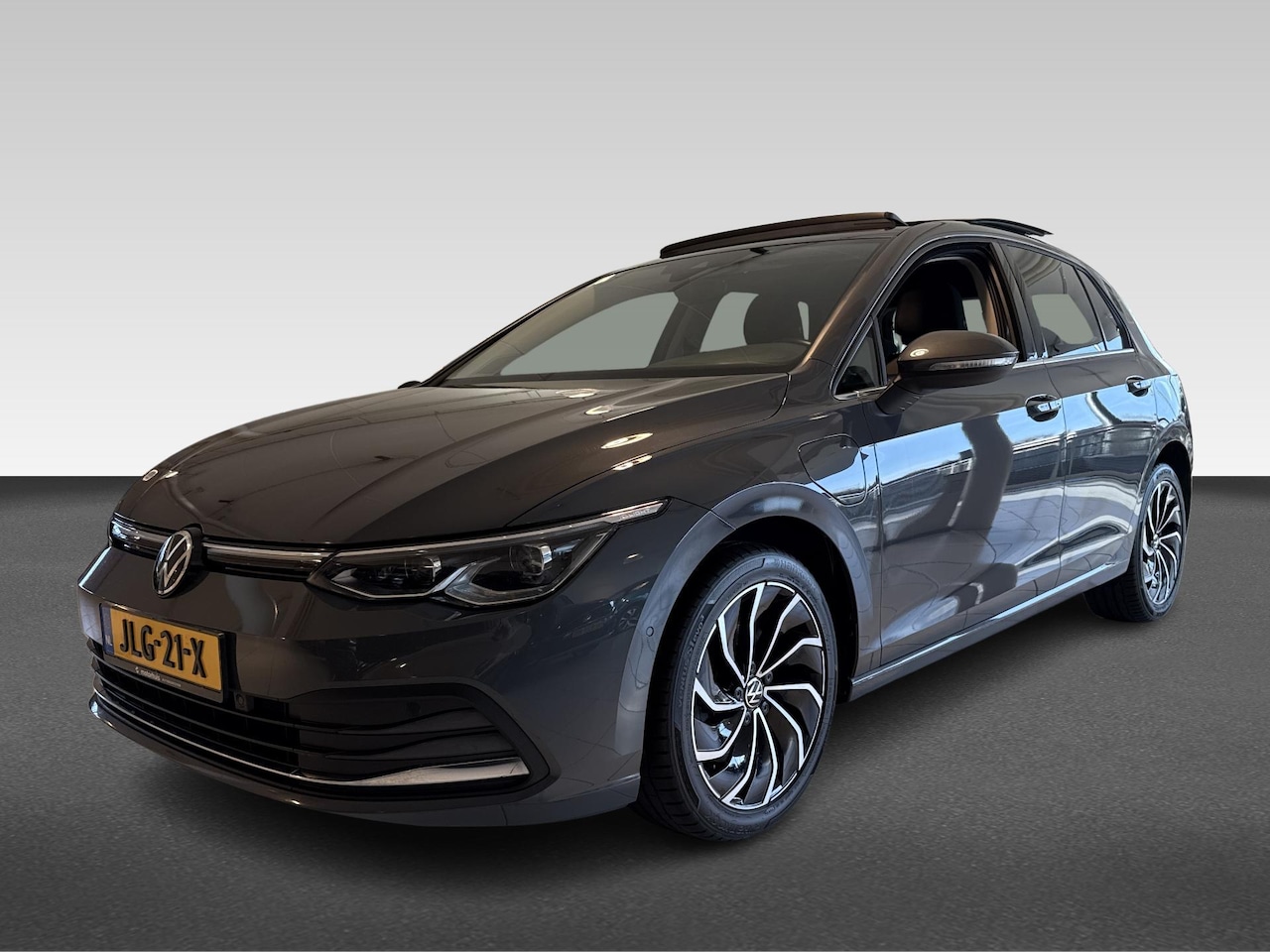 Volkswagen Golf - 1.4 eHybrid PHEV 204PK DSG STYLE PANO IQ LIGHT NAVI WINTERPACK - AutoWereld.nl