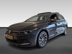 Volkswagen Golf - 1.4 eHybrid PHEV 204PK DSG STYLE PANO IQ LIGHT NAVI WINTERPACK