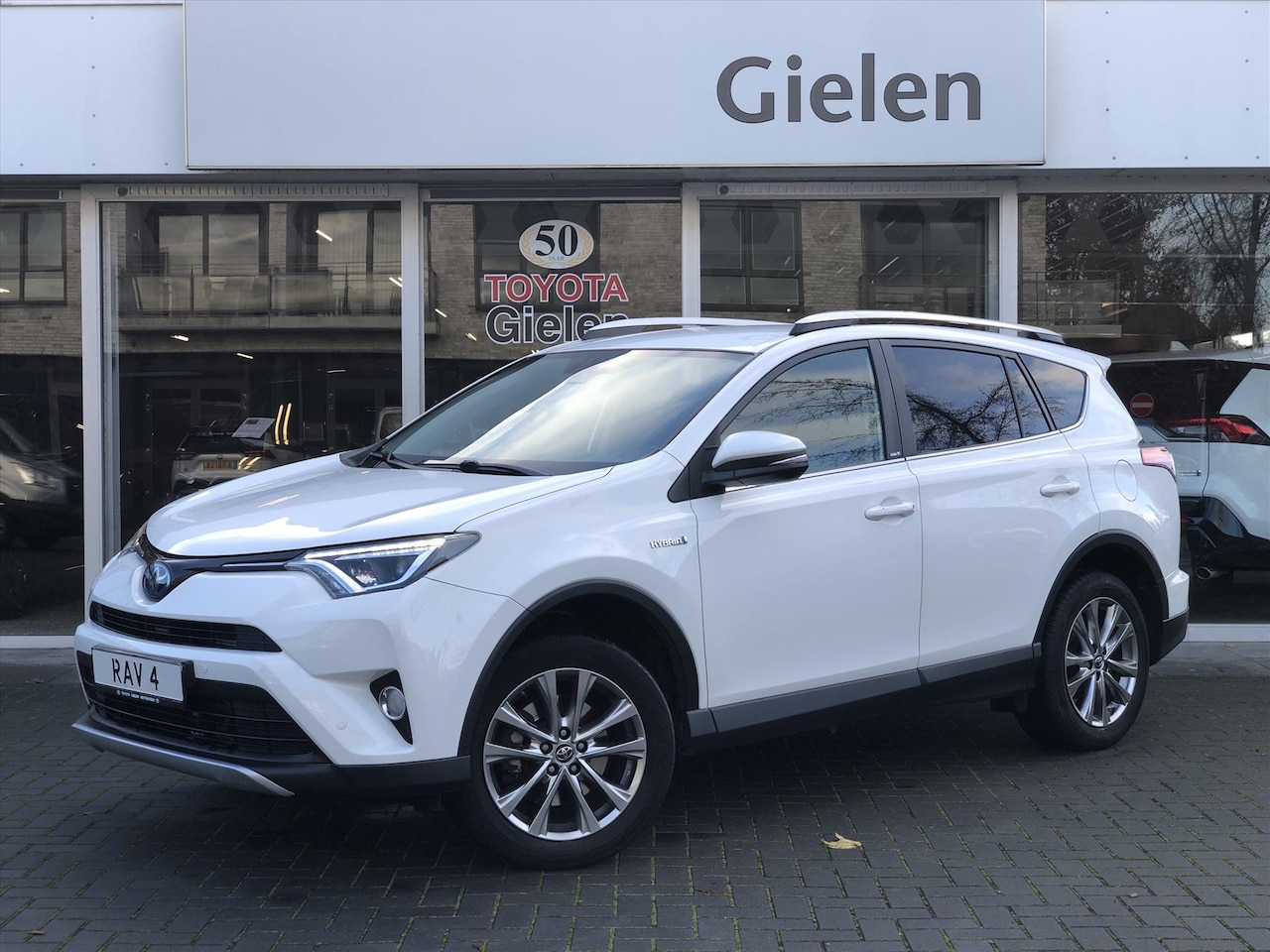 Toyota RAV4 - 2.5 Hybrid AWD Style Plus | Trekhaak, Dodehoekherkenning, Navigatie, Stoelverwarming, Dakr - AutoWereld.nl