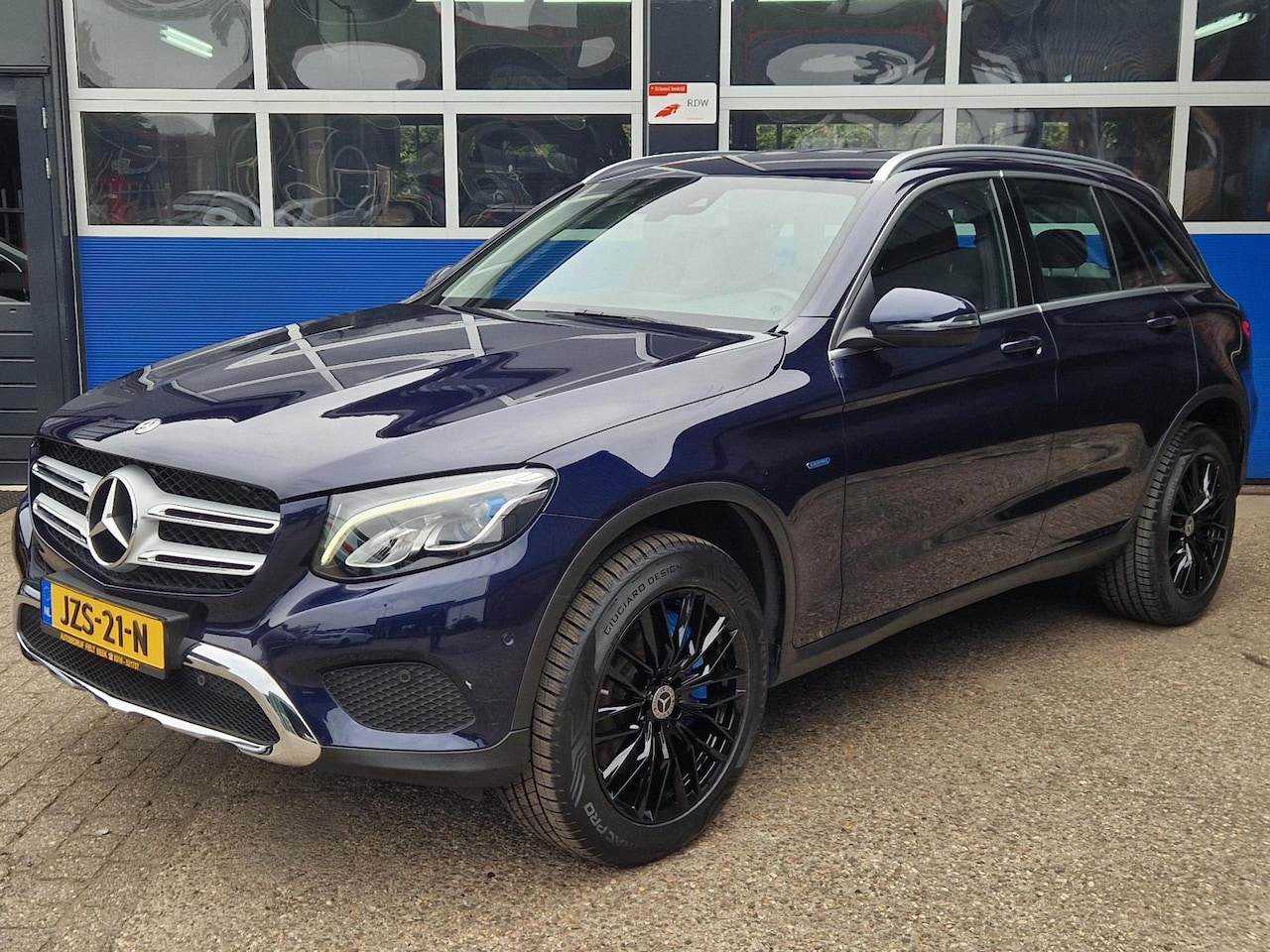 Mercedes-Benz GLC-klasse - 350e 4MATIC Benzine-Hybride/ Automaat / Wegklapbare trekhaak / Navigatie / Elektrische ach - AutoWereld.nl