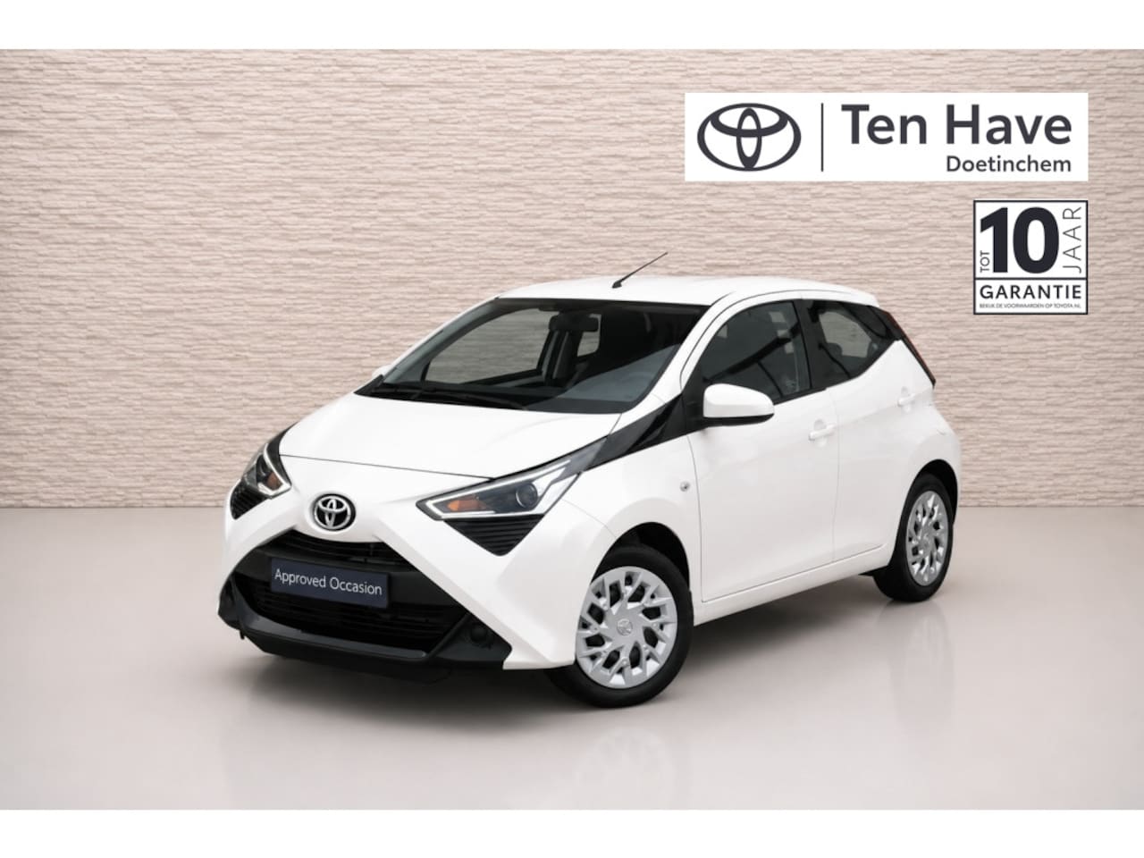 Toyota Aygo - 1.0 VVT-i x-play MT | Achteruitrijcamera | Toerenteller | Smartp - AutoWereld.nl