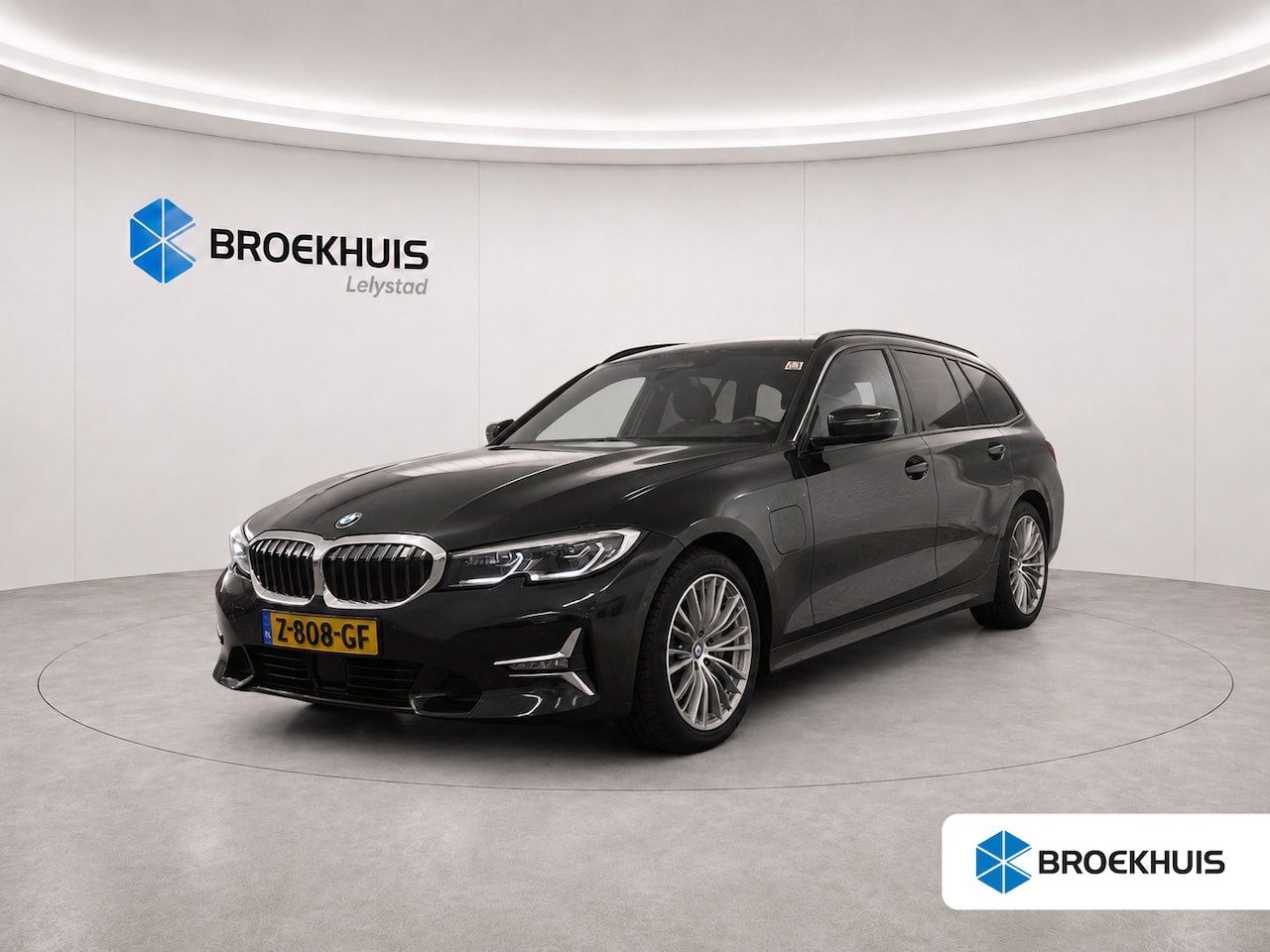 BMW 3-serie Touring - 330E XDRIVE 292PK HIGH EXECUTIVE AUTOMAAT / NAVI / CLIMA / FULL-LED / PDC / 18" LMV / KEYL - AutoWereld.nl
