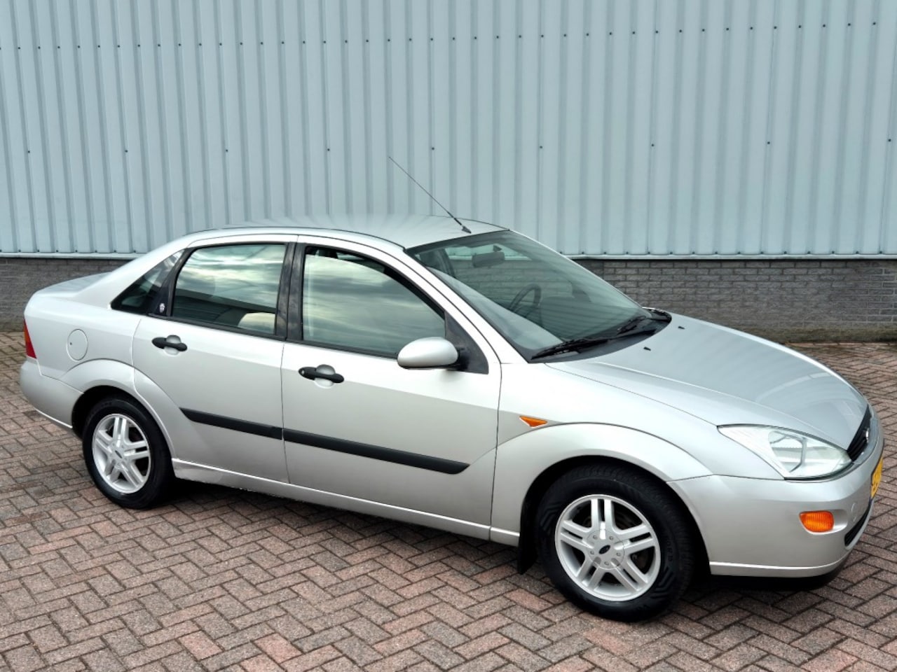 Ford Focus - 1.6 16V Ghia Automaat Nieuwe APK 2027 Airco - AutoWereld.nl