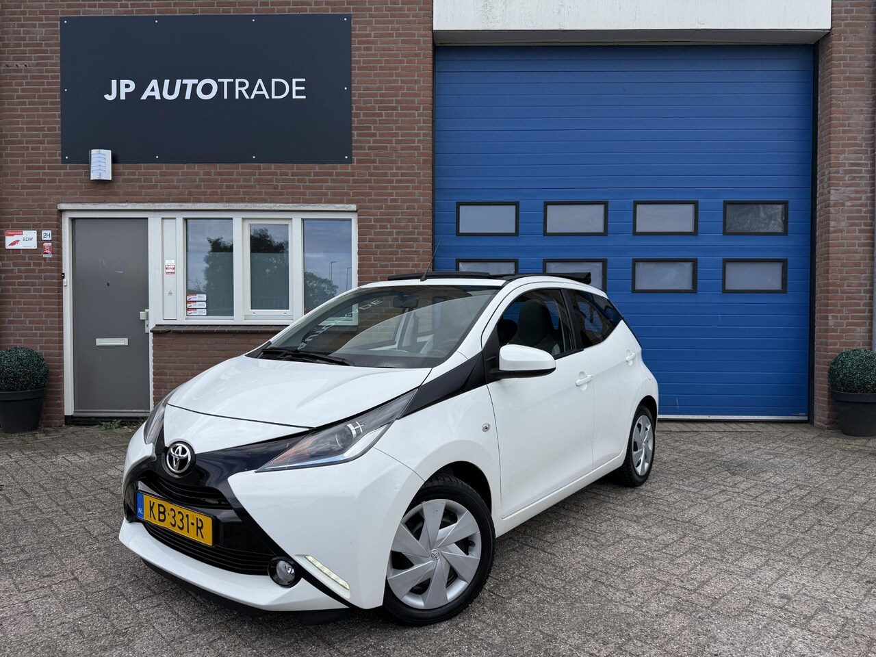 Toyota Aygo - 1.0 VVT-i x-wave | Cabrio | Origneel NL | Led | Cruise | NAP - AutoWereld.nl