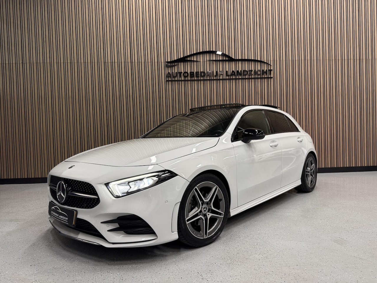 Mercedes-Benz A-klasse - 200 AMG | Pano | Sfeer | Camera - AutoWereld.nl