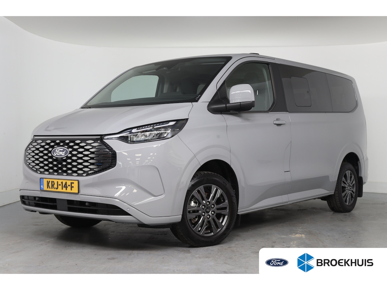 Ford Transit Custom Tourneo - 340 Titanium 65 kWh 8-Persoons | Camera | Stoel-/Stuurverwarming | Climate Control | Cruis - AutoWereld.nl
