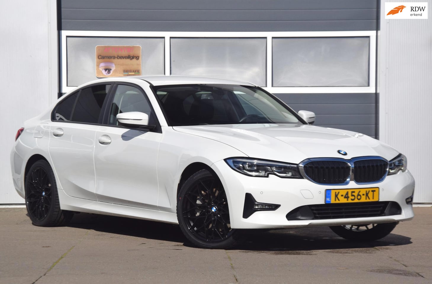 BMW 3-serie - 330e eDrive Edition PREMIUM AUDIO/DAB/LEDEREN BEKLEDING/ 19'' BREEDSET 999 EURO MEERPRIJS - AutoWereld.nl