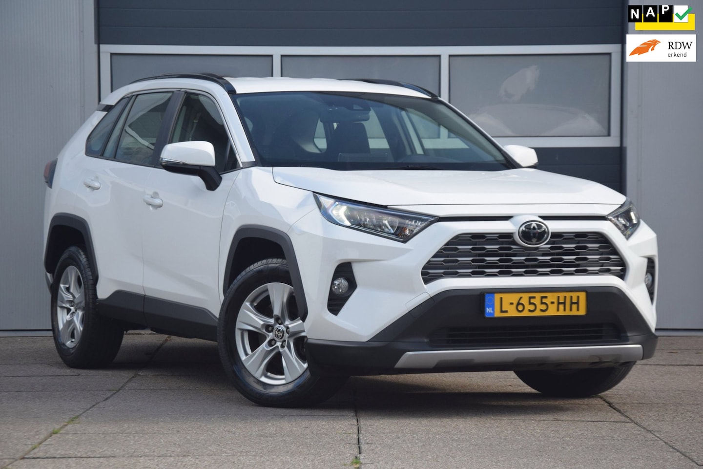 Toyota RAV4 - 2.0 VVT-iE Business 2000 KG TREKGEWICHT!/APPLE CARPLAY/ADAPTIEVE CRUISE/LED KOPLAMPEN - AutoWereld.nl