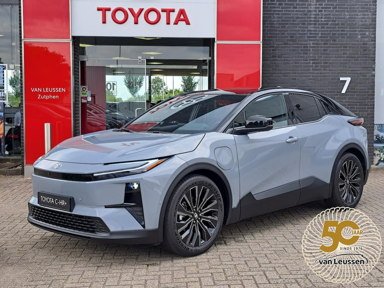 Toyota C-HR - Executive AWD 77 kWh NIEUW & DIRECT LEVERBAAR! PANO-DAK LICHT INTERIEUR AWD 360° CAMERA ST - AutoWereld.nl