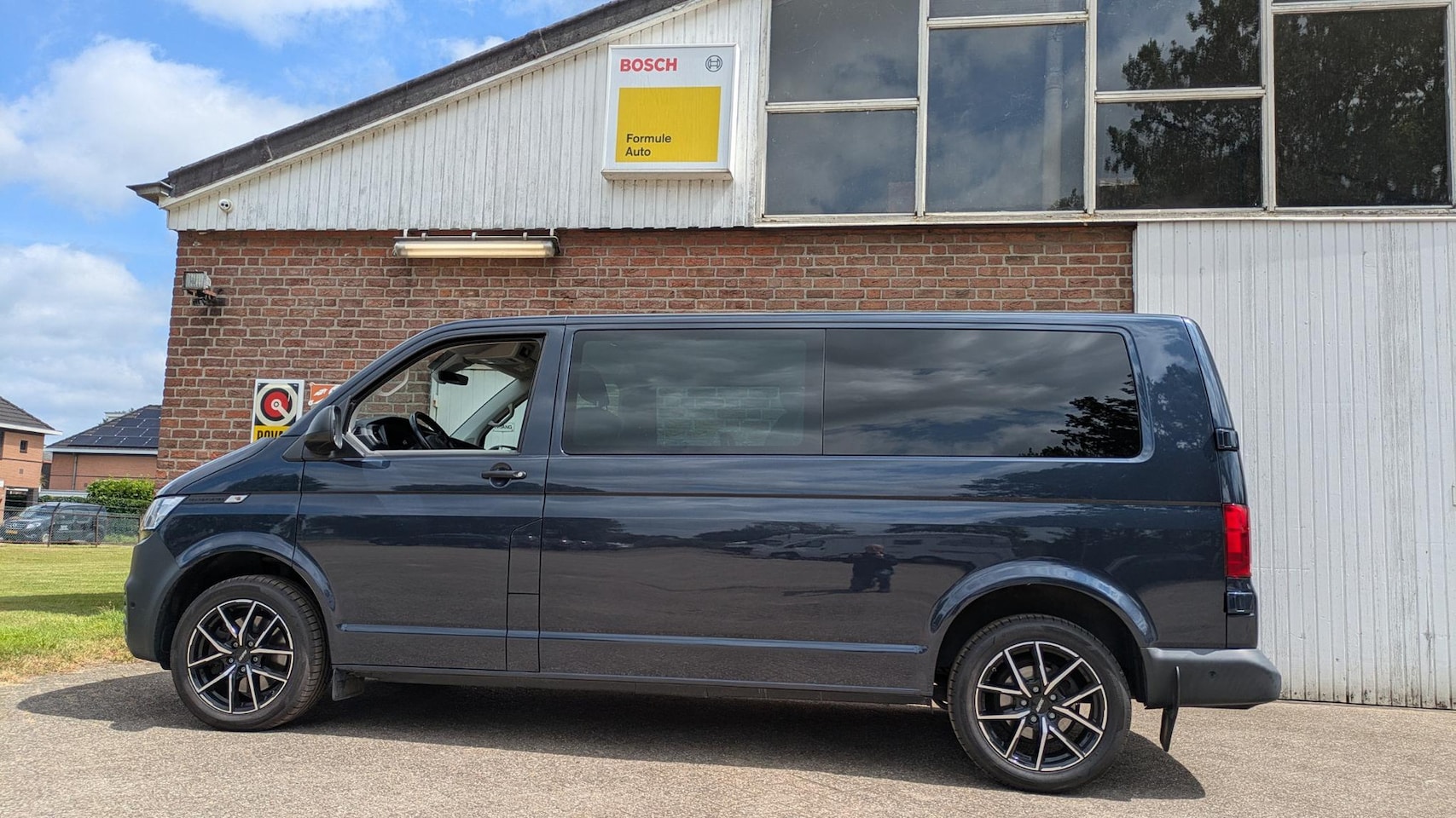 Volkswagen Transporter - 2.0 TDI L2H1 DC - Aut. - Camera - - AutoWereld.nl
