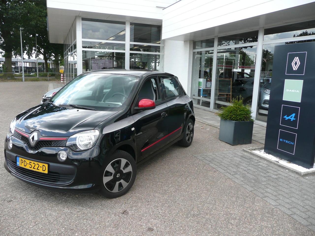 Renault Twingo - 1.0 SCe 70PK 5DRS. Collection AIRCO/ CRUISE CONTROLE/ PACK ROUGE/ STRIPING/ ETC... 1e EIGE - AutoWereld.nl