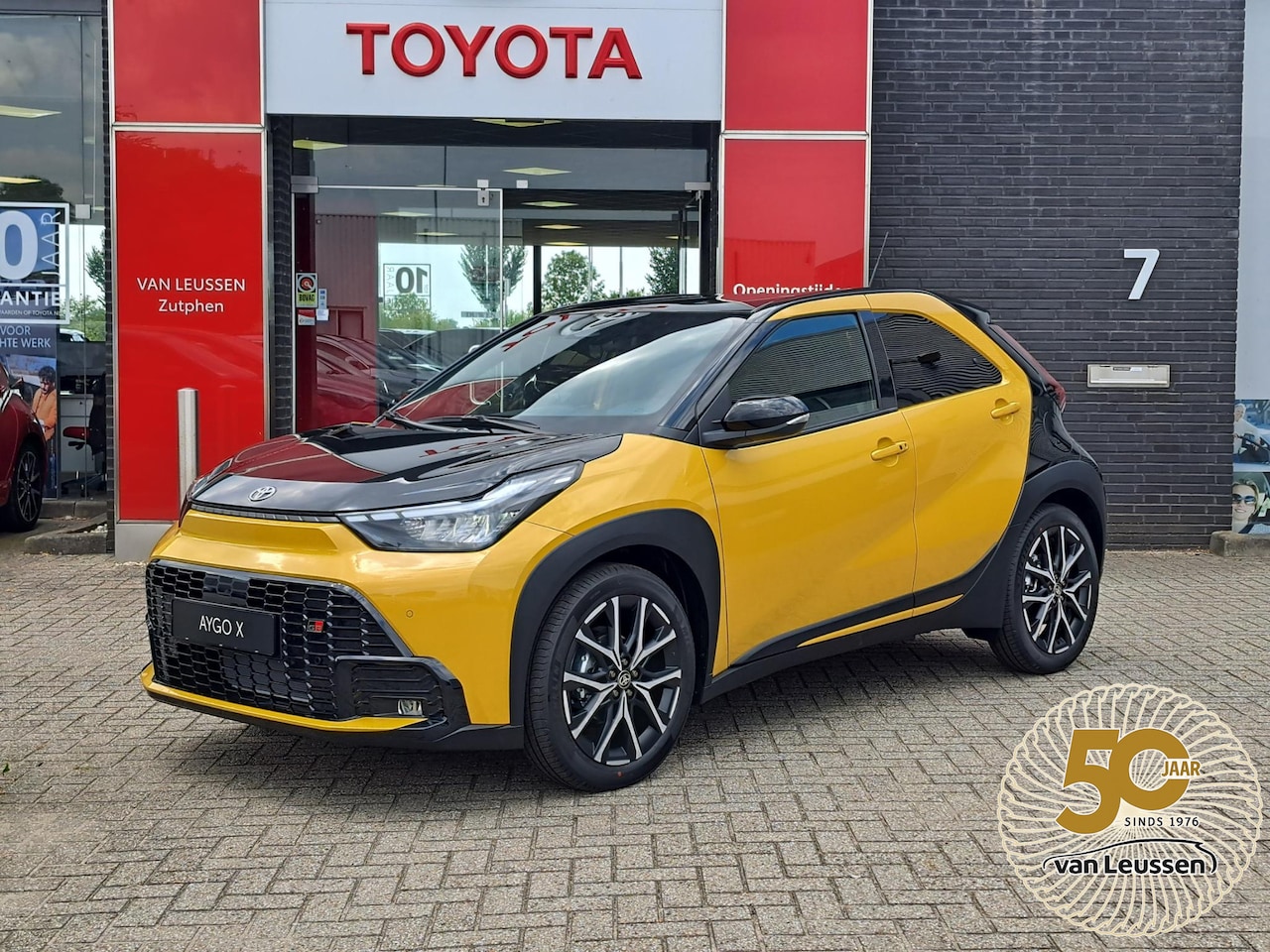 Toyota Aygo X - Hybrid 115 GR Sport NIEUW IN DE SHOWROOM DIRECT LEVERBAAR 18'' LM-VELGEN PDC STOELVERWARMI - AutoWereld.nl