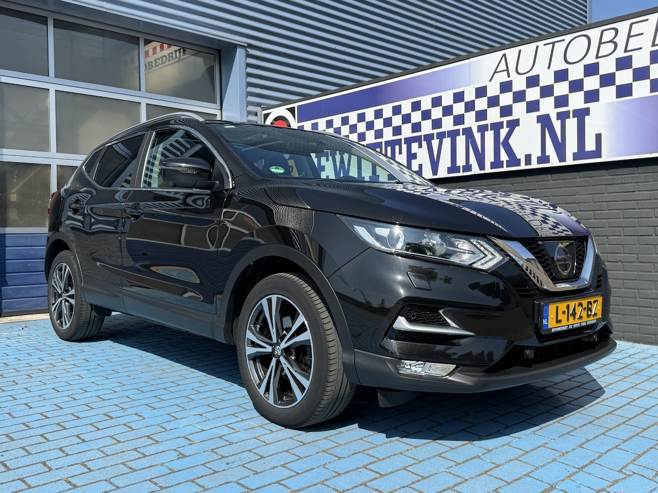 Nissan Qashqai - 1.2 N-Connecta CRUISE TREKH. STOELVERW. GLAS-DAK - AutoWereld.nl